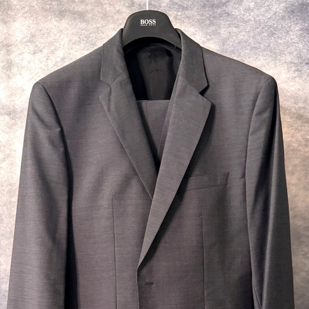 Hugo Boss Men’s Grey 3-Piece Suit – Slim Fit – 42R / 34x34 – Excellent